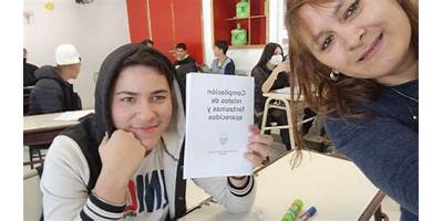 Colegio de Nivel Secundario en Barrio 1702 Viviendas