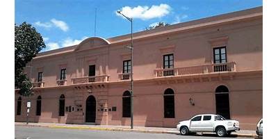 COLEGIO J J DE URQUIZA U.A.D.E.R.