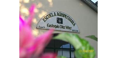 ESCUELA AGROPECUARIA EUSTOQUIO DÍAZ VÉLEZ