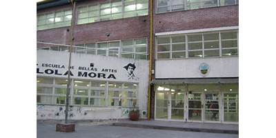 ESCUELA DE EDUCACIÓN SECUNDARIA Nº32 LOLA MORA