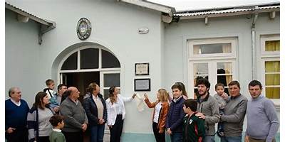 ESCUELA DE EDUCACIÓN SECUNDARIA Nº4 MÓNICA FIGLIOLI