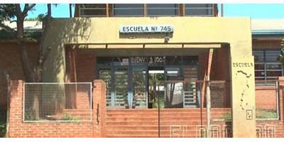 ESC. Nº 745